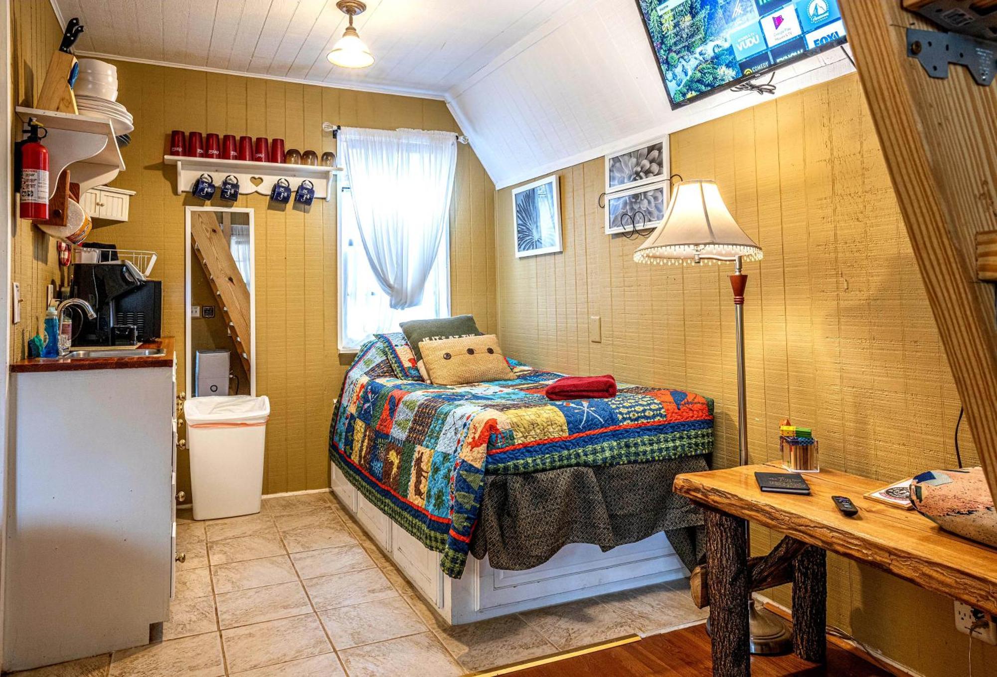 Bear Creek Lodge And Cabins In Helen Ga - Pet Friendly, River On Property, Walking Distance To Downtown Helen Exterior foto