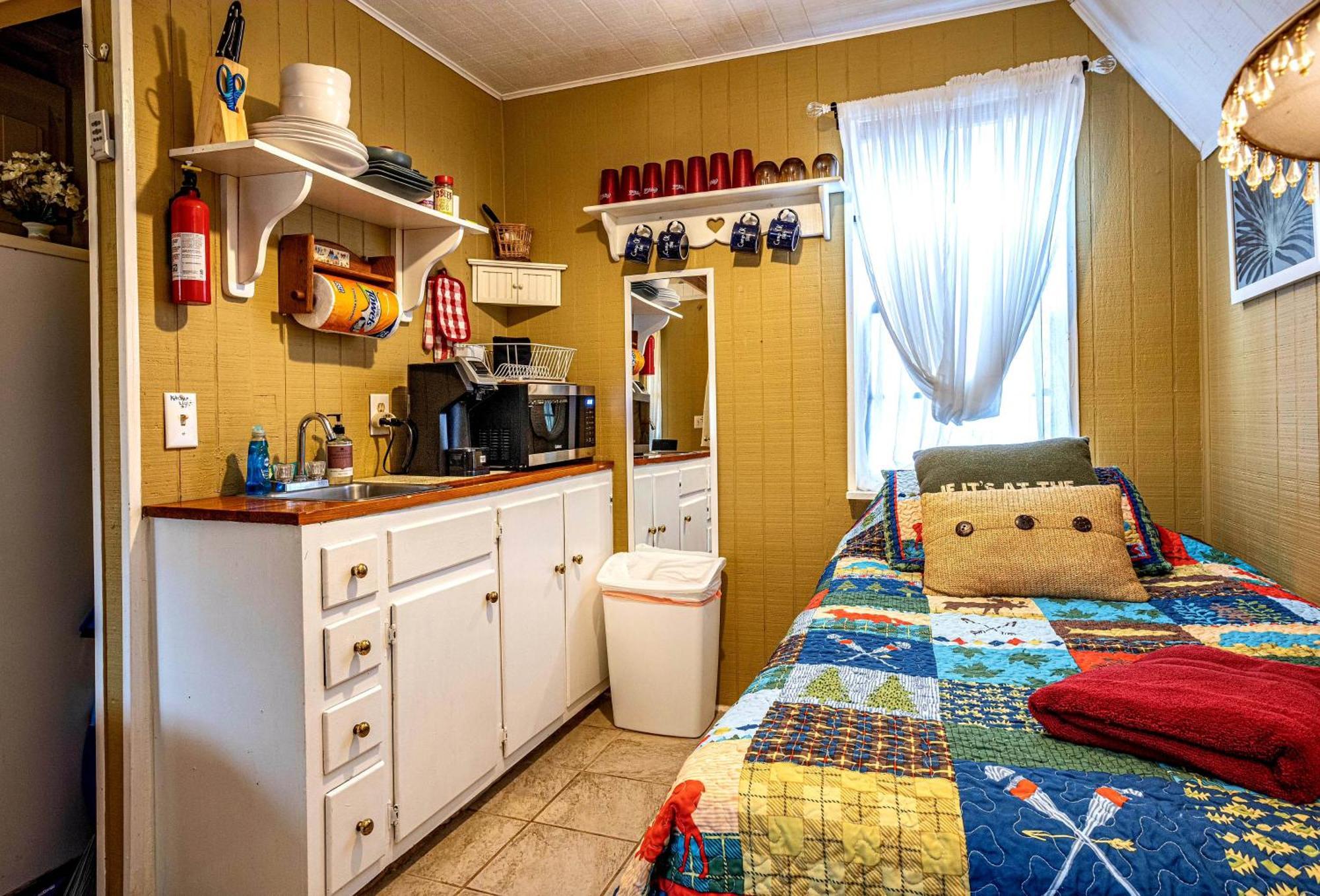 Bear Creek Lodge And Cabins In Helen Ga - Pet Friendly, River On Property, Walking Distance To Downtown Helen Exterior foto
