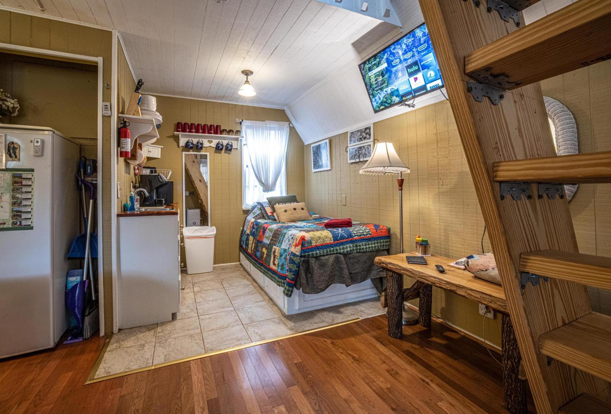 Bear Creek Lodge And Cabins In Helen Ga - Pet Friendly, River On Property, Walking Distance To Downtown Helen Exterior foto